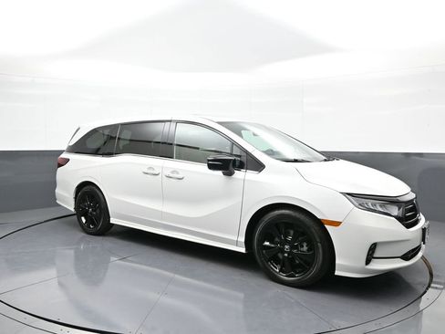 Certified 2023 Honda Odyssey Sport image 4