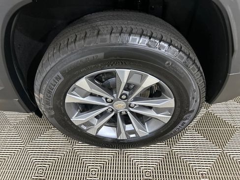 Used 2025 Chevrolet Equinox LT AWD/4WD image 10