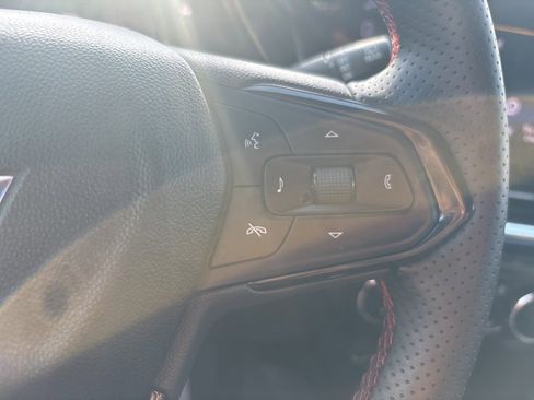 Used 2025 Chevrolet Trax RS image 39