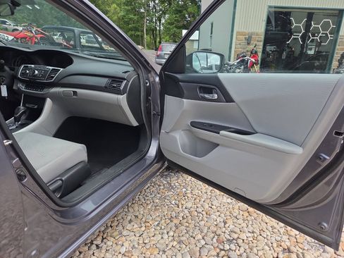 Used 2015 Honda Accord LX image 18