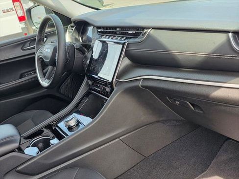 Certified 2023 Jeep Grand Cherokee Laredo image 22