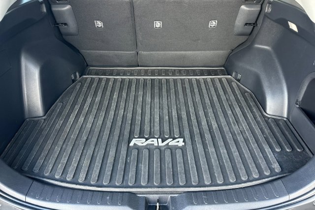 Used 2023 Toyota RAV4 XLE AWD/4WD image 19