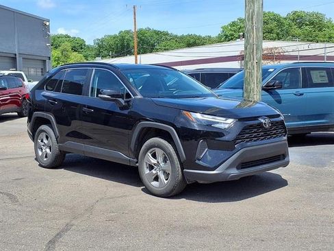 Used 2024 Toyota RAV4 XLE FWD image 1