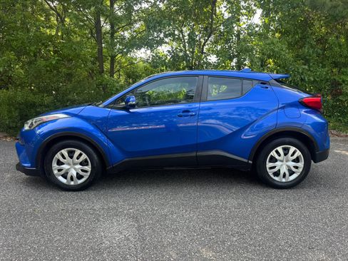 Used 2019 Toyota C-HR LE FWD image 4