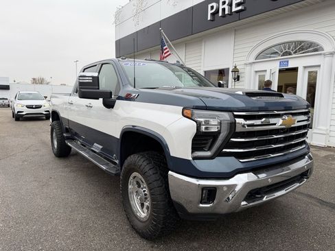 Used 2024 Chevrolet Silverado 2500 LTZ w/ LTZ Convenience Package image 3
