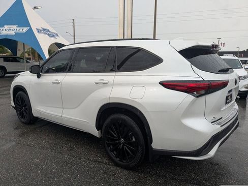 Used 2023 Toyota Highlander XSE FWD image 5