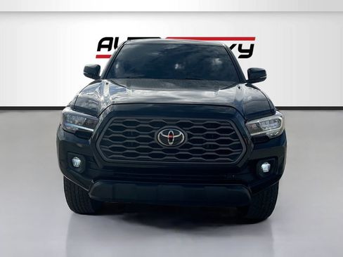 Used 2022 Toyota Tacoma TRD Off-Road w/ Technology Package AWD/4WD image 2