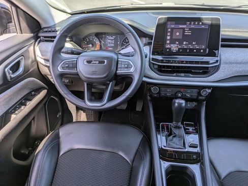 Used 2022 Jeep Compass Latitude w/ Sun and Sound Group AWD/4WD image 17
