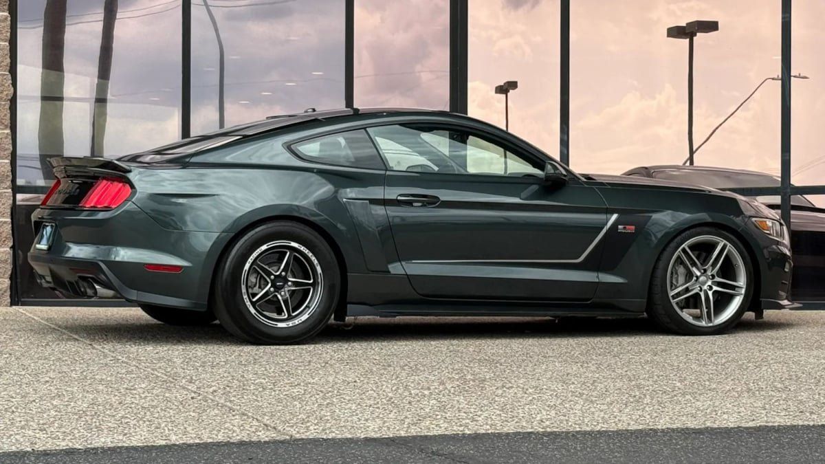 Used 2016 Ford Mustang GT Premium w/ Equipment Group 401A RWD image 13