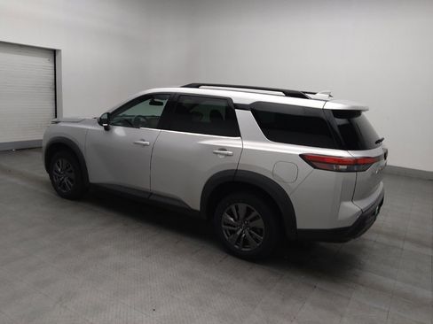 Used 2023 Nissan Pathfinder SV image 3