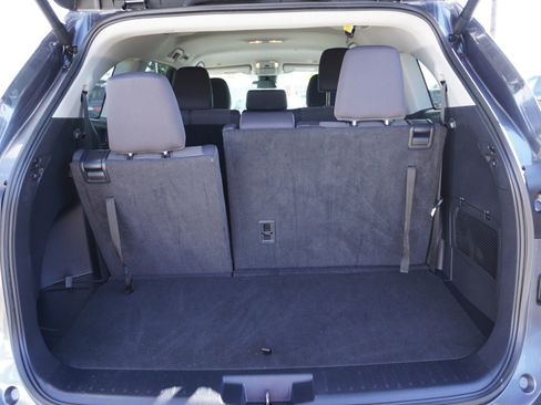 Used 2024 Toyota Highlander LE image 11