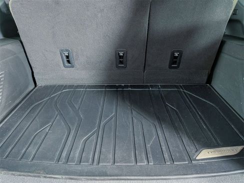 Used 2024 Chevrolet Suburban Z71 w/ Off-Road Capability Package image 30