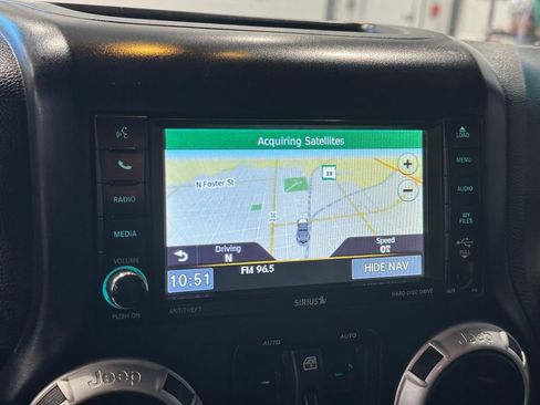 Used 2016 Jeep Wrangler Unlimited Sahara w/ Connectivity Group AWD/4WD image 19