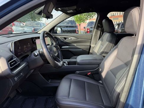 Used 2025 Chevrolet Traverse LT AWD/4WD image 14