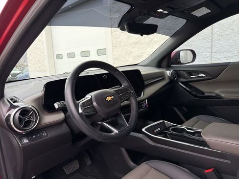 Used 2025 Chevrolet Equinox LT w/ Convenience Package II image 9