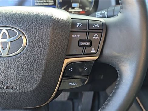 Used 2023 Toyota Crown Limited image 24
