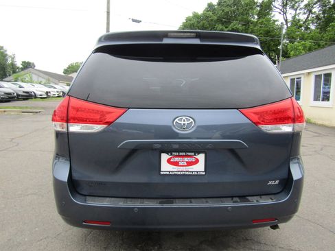 Used 2013 Toyota Sienna XLE FWD image 6