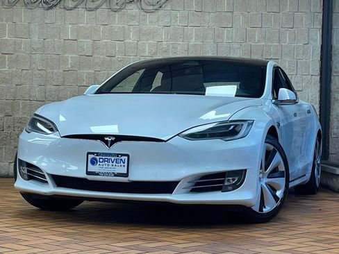 Used 2020 Tesla Model S Long Range Plus image 2