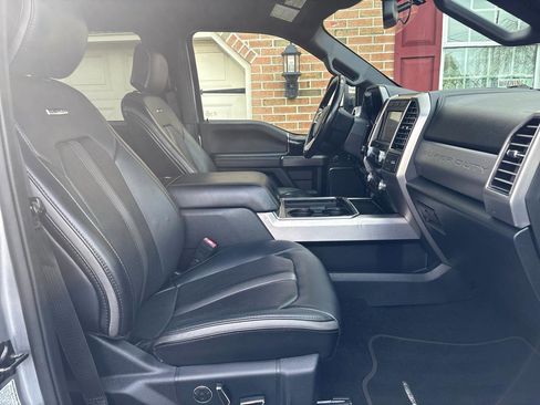 Used 2020 Ford F450 Platinum w/ FX4 Off-Road Package image 9