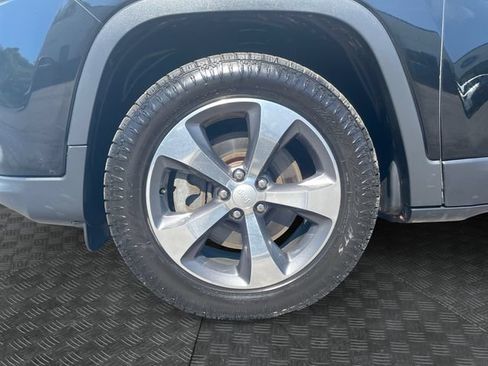 Used 2019 Jeep Cherokee Limited AWD/4WD image 14