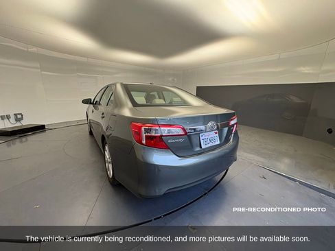 Used 2013 Toyota Camry XLE w/ Leather Pkg FWD image 3
