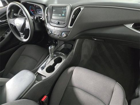 Used 2018 Chevrolet Malibu LS w/ LPO, Convenience Package 2 image 17