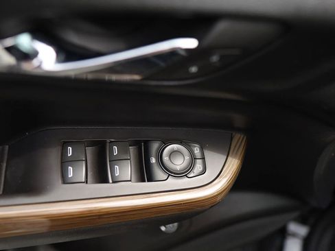 Used 2018 GMC Acadia SLE w/ LPO, Black Accent Package image 11