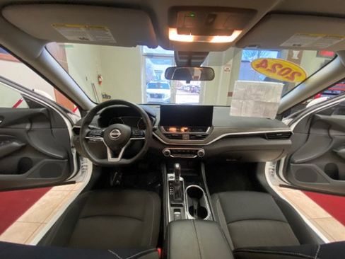 Used 2024 Nissan Altima 2.5 SV w/ SV Premium Package image 24