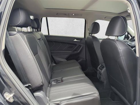 Used 2023 Volkswagen Tiguan SE FWD image 19