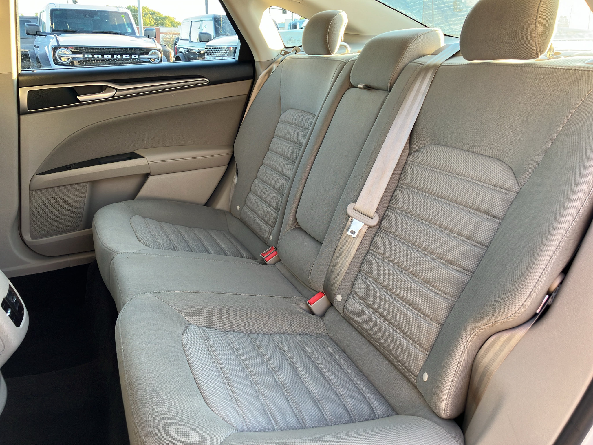Used 2018 Ford Fusion SE FWD image 28