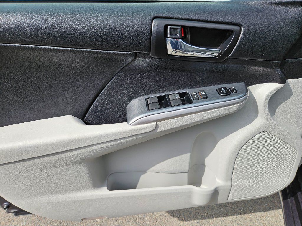 Used 2014 Toyota Camry LE FWD image 25