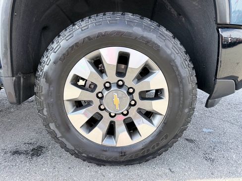 Used 2024 Chevrolet Silverado 2500 Custom w/ Custom Value Package image 14