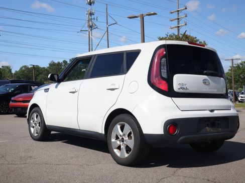 Used 2017 Kia Soul FWD image 3