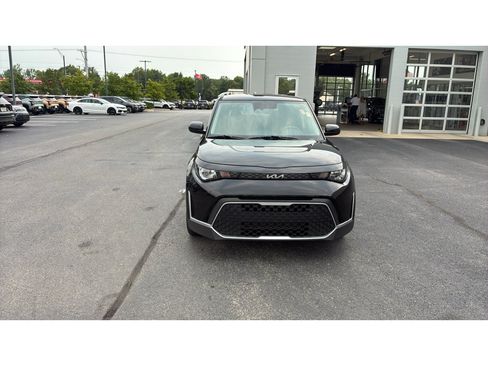 Used 2025 Kia Soul LX w/ LX Technology Package FWD image 2