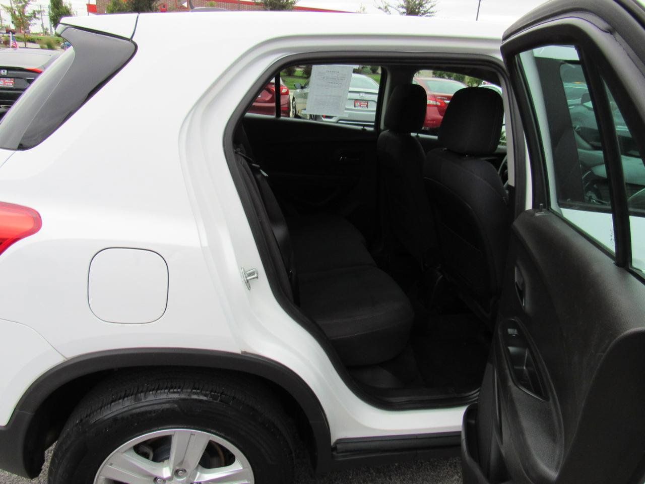 Used 2018 Chevrolet Trax LS AWD/4WD image 29