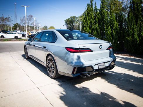 Used 2026 BMW 760i xDrive w/ Executive Package AWD/4WD image 8