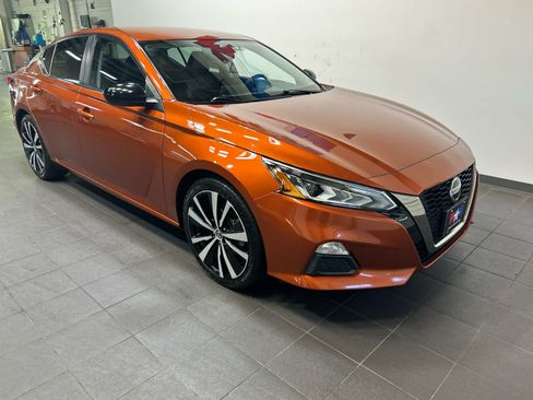 Used 2021 Nissan Altima 2.5 SR FWD image 2