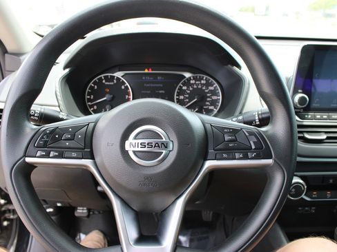 Used 2019 Nissan Altima 2.5 S FWD image 12