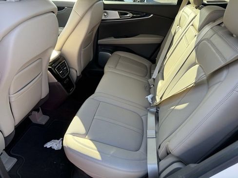 Used 2021 Lincoln Nautilus Reserve w/ Equipment Group 202A image 10