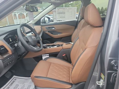 New 2026 Nissan Rogue Platinum image 10