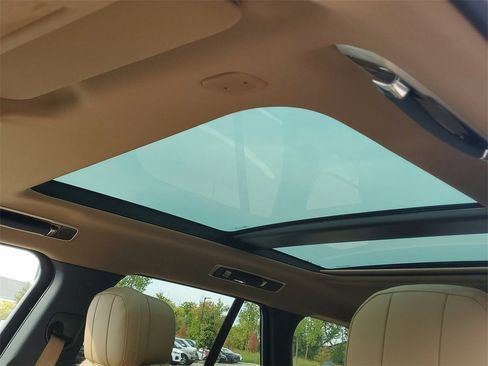 New 2025 Land Rover Range Rover SE image 7