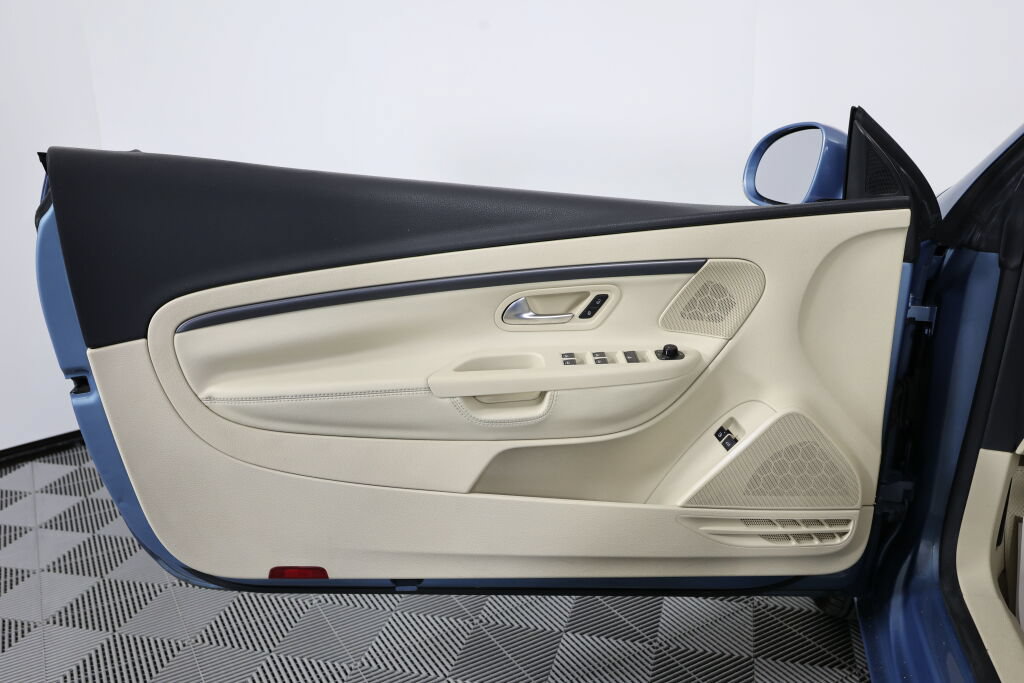 Used 2008 Volkswagen Eos 2.0T FWD image 13