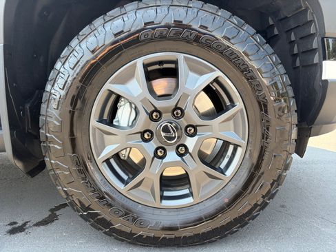 Used 2025 Lexus GX 550 w/ Accessory Package (CT) AWD/4WD image 30