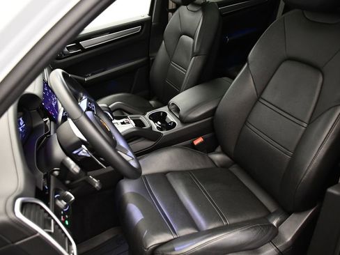 Used 2023 Porsche Cayenne S image 42