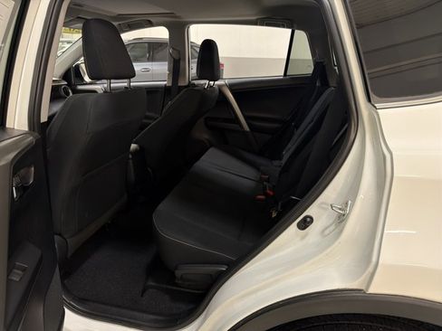 Used 2018 Toyota RAV4 XLE AWD/4WD image 8