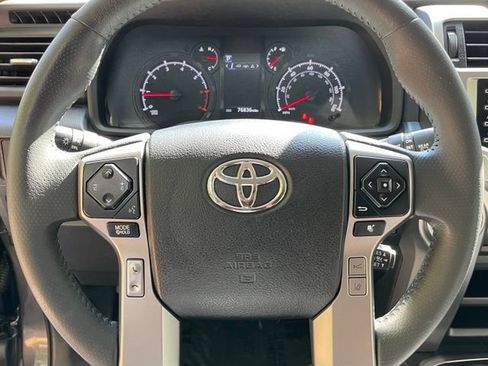 Used 2022 Toyota 4Runner SR5 AWD/4WD image 21