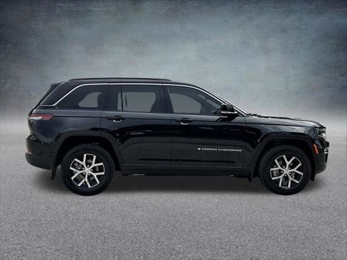 Certified 2025 Jeep Grand Cherokee Limited w/ MOPAR Finishing Package RWD image 5