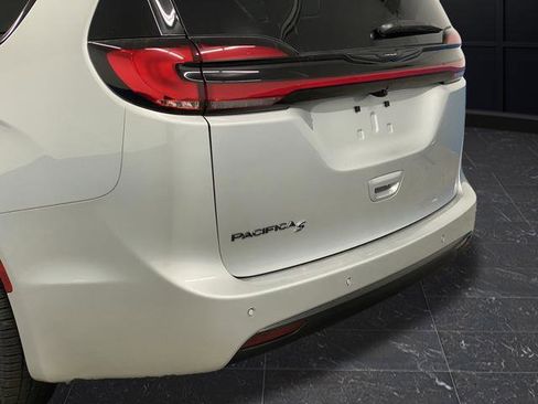 New 2026 Chrysler Pacifica Select w/ S Appearance Package image 36