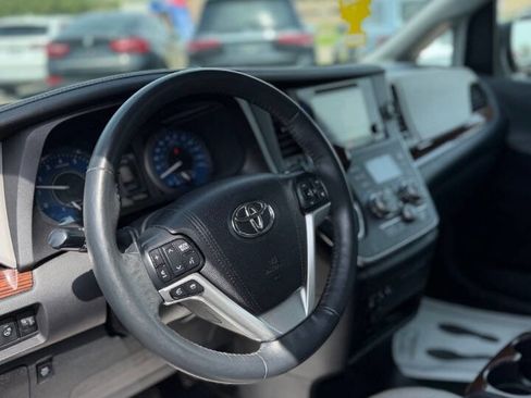 Used 2017 Toyota Sienna Limited Premium AWD/4WD image 13
