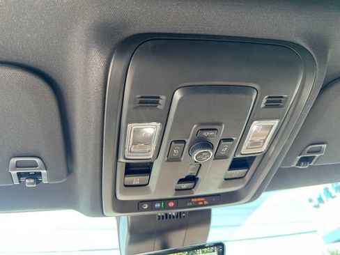 Used 2025 Chevrolet Tahoe High Country AWD/4WD image 28
